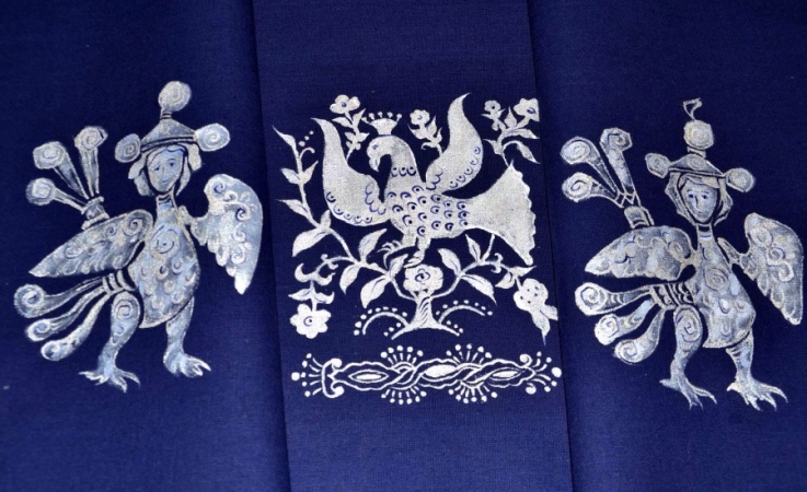 Птички, сирины и львы-трафаретная, матричная и набоечная традиции печати
